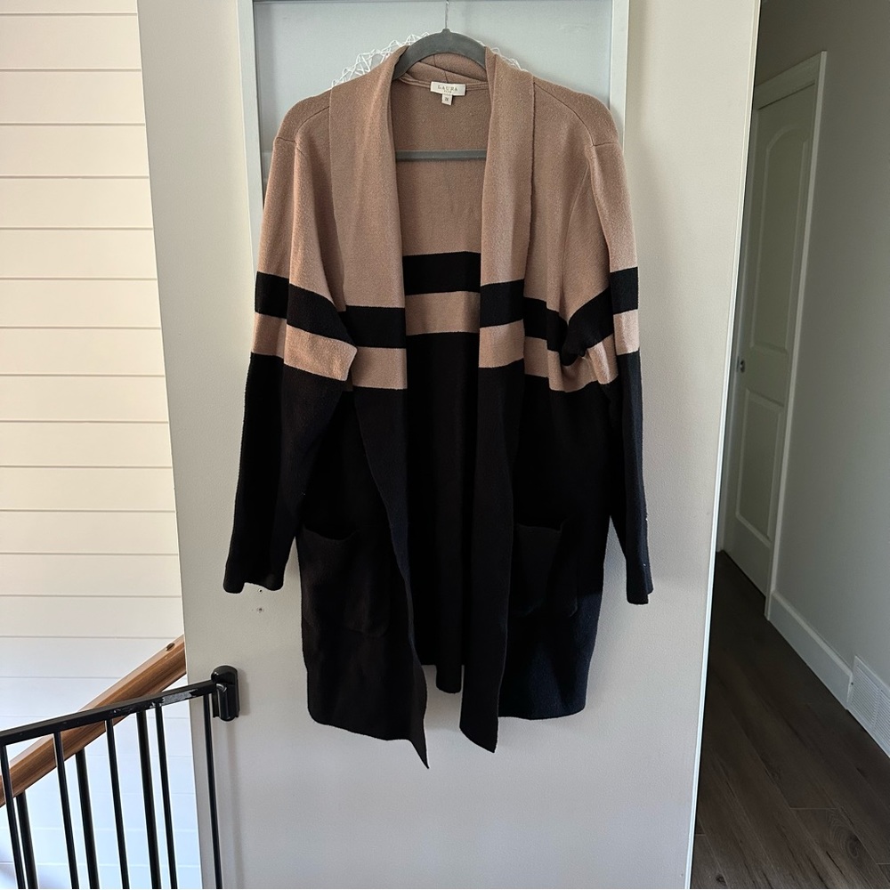 LAURA PLUS cardigan